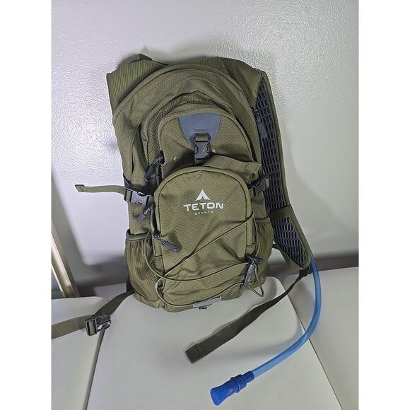 Teton Sports Hiking Backpack With Hydration Straw Army Green Padding Pockets - Picture 1 of 5